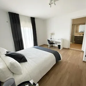 Casa Giulia , Aeroporto di Catania Fontana Rossa Italia